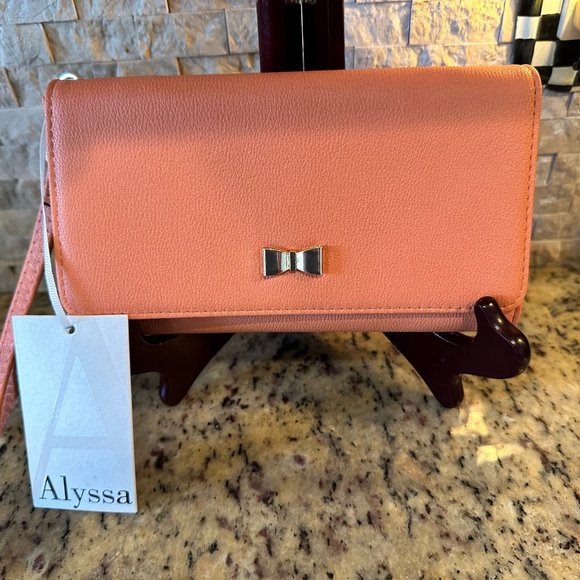 Alyssa Vegan Leather Wristlet BNWT - Picture 8 of 8